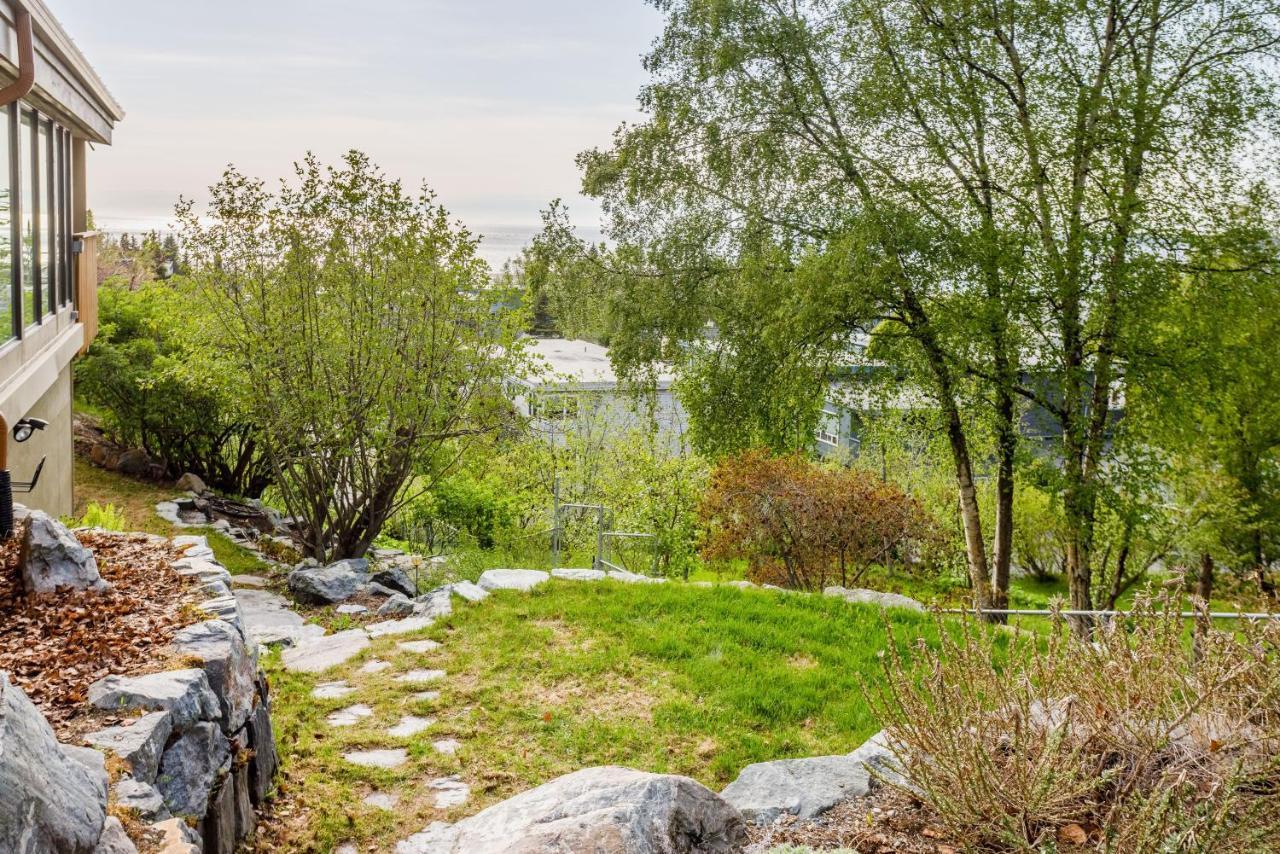Downtown Contemporary Cove Villa Anchorage Exterior photo
