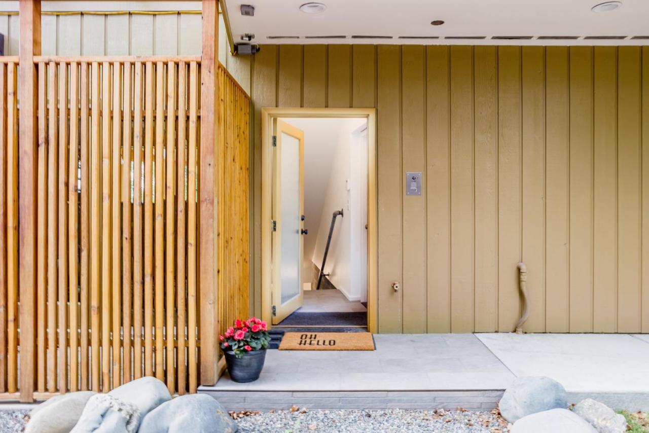 Downtown Contemporary Cove Villa Anchorage Exterior photo