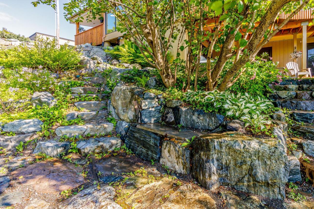 Downtown Contemporary Cove Villa Anchorage Exterior photo