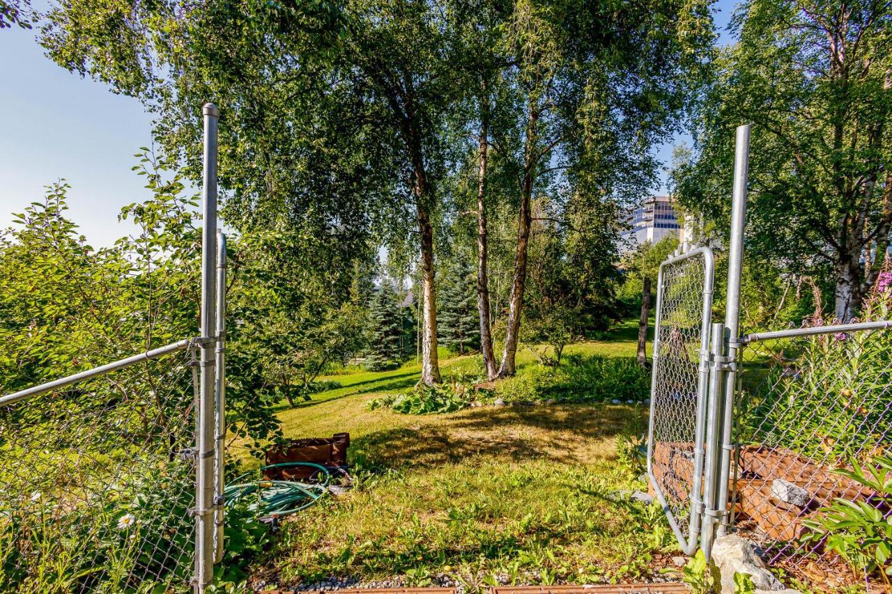 Downtown Contemporary Cove Villa Anchorage Exterior photo